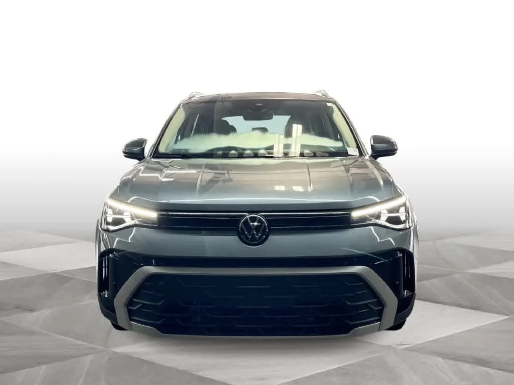 2026 Volkswagen Taos SE photo 3
