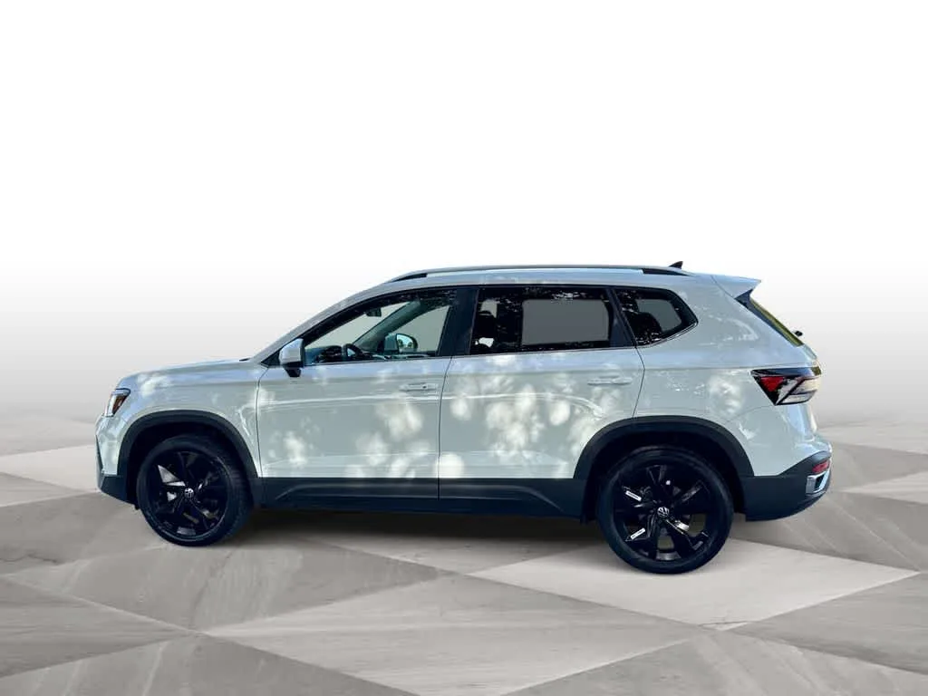 2026 Volkswagen Taos SE photo 5