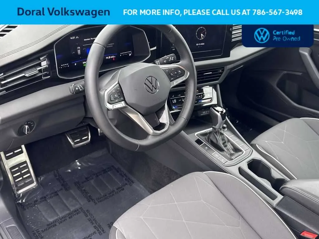 2025 Volkswagen Jetta Sport photo 13