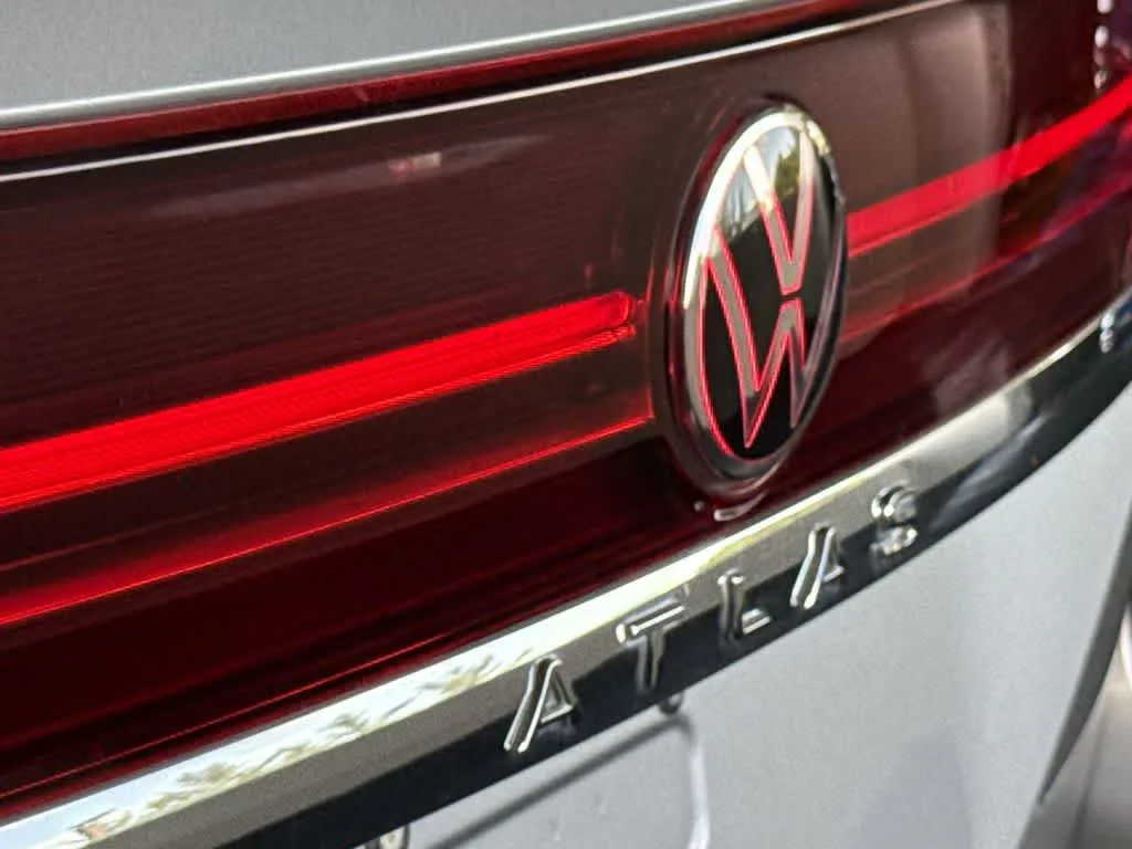 2024 Volkswagen Atlas 2.0T SE w/Technology photo 10