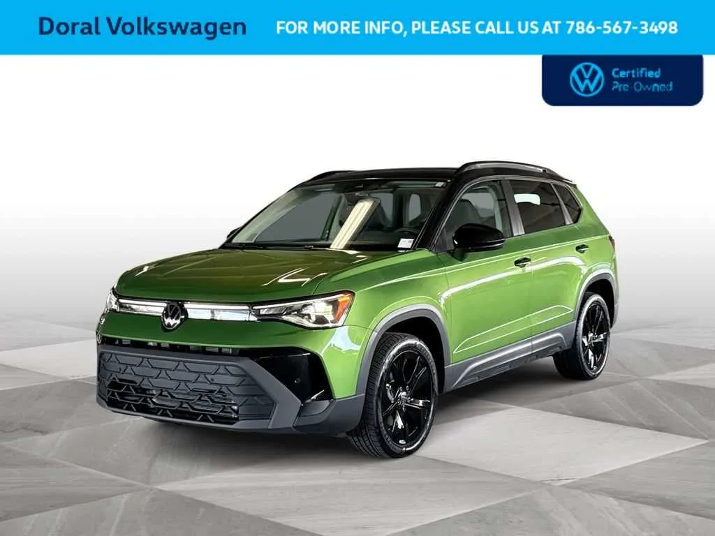 2025 Volkswagen Taos SE Black photo 4