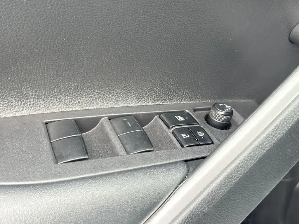 2024 Toyota Corolla Cross Hybrid SE photo 21