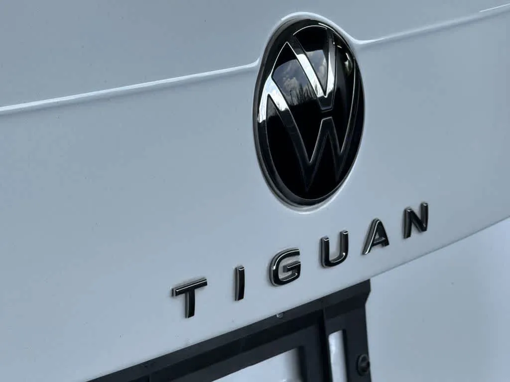 2023 Volkswagen Tiguan SE R-Line Black photo 10