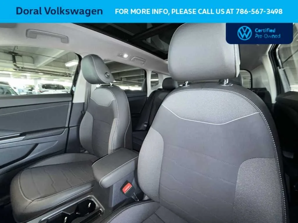 2025 Volkswagen Taos SE Black photo 14