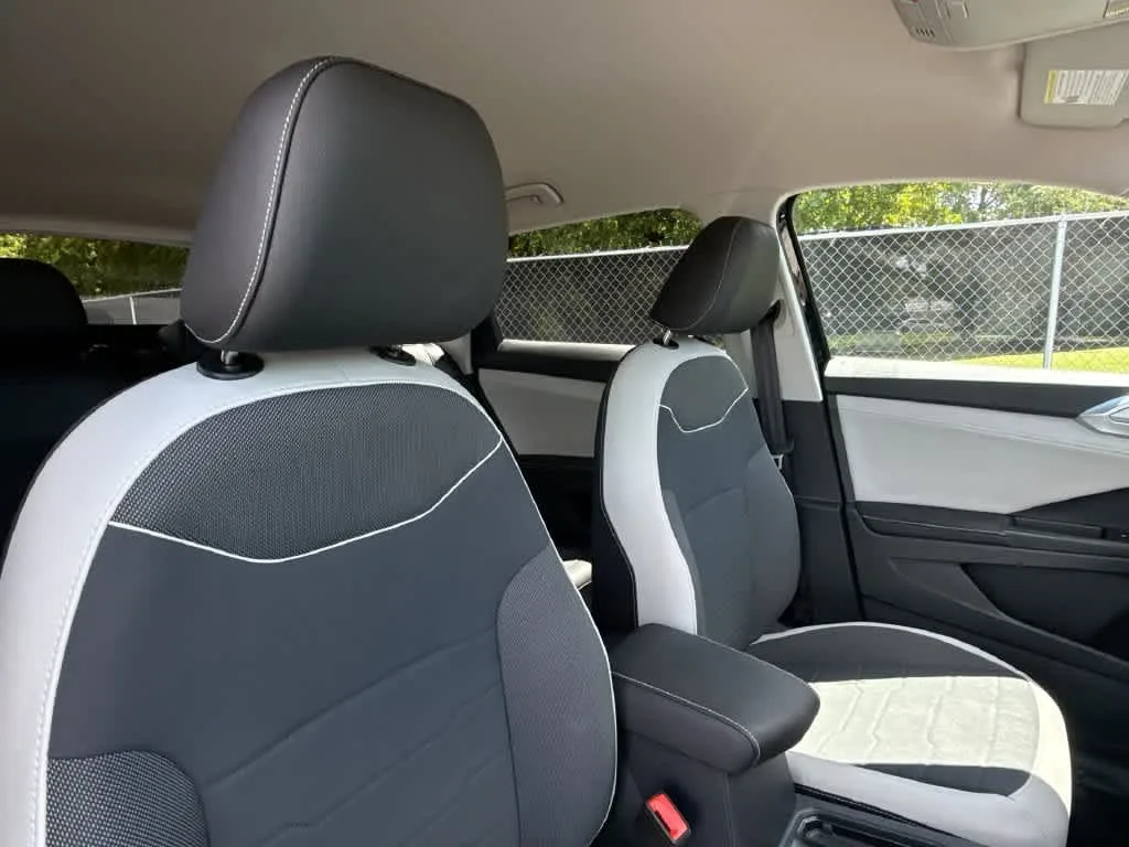 2026 Volkswagen Taos SE photo 27