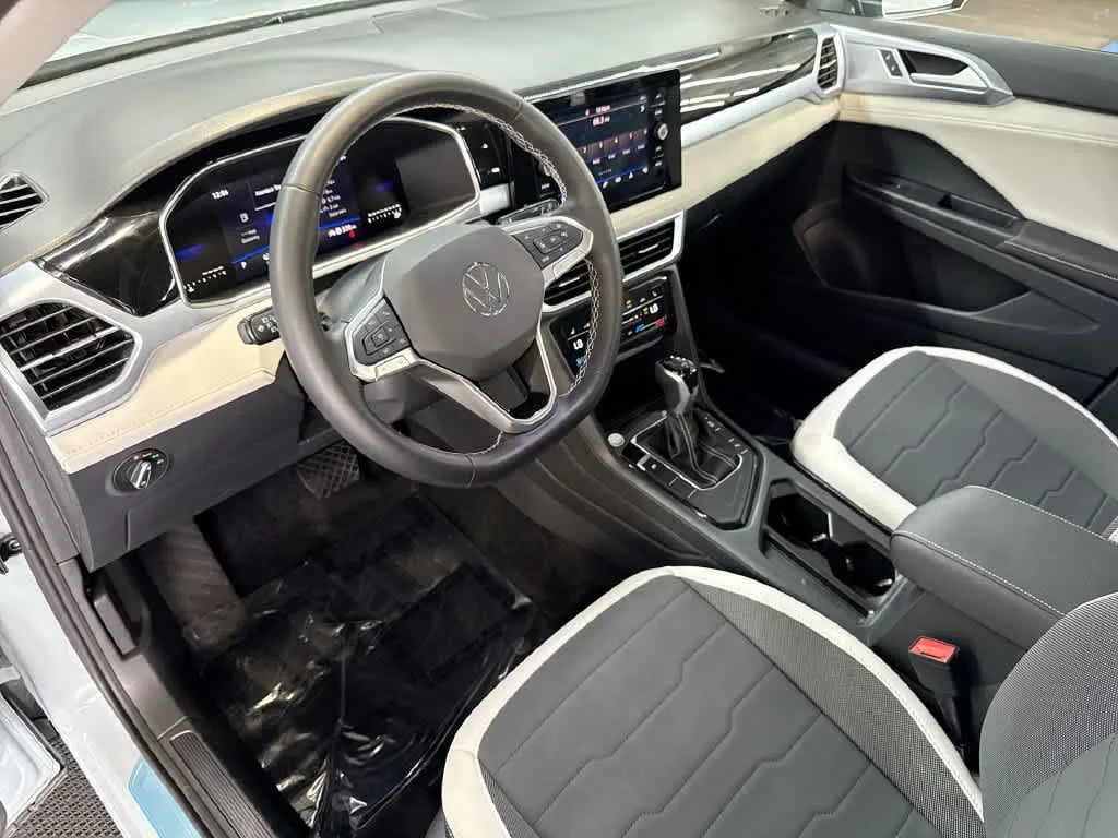 2026 Volkswagen Taos SE photo 13