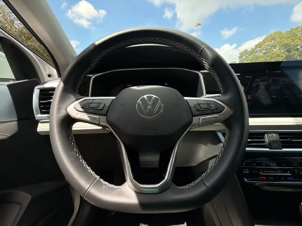 2026 Volkswagen Taos SE photo 15