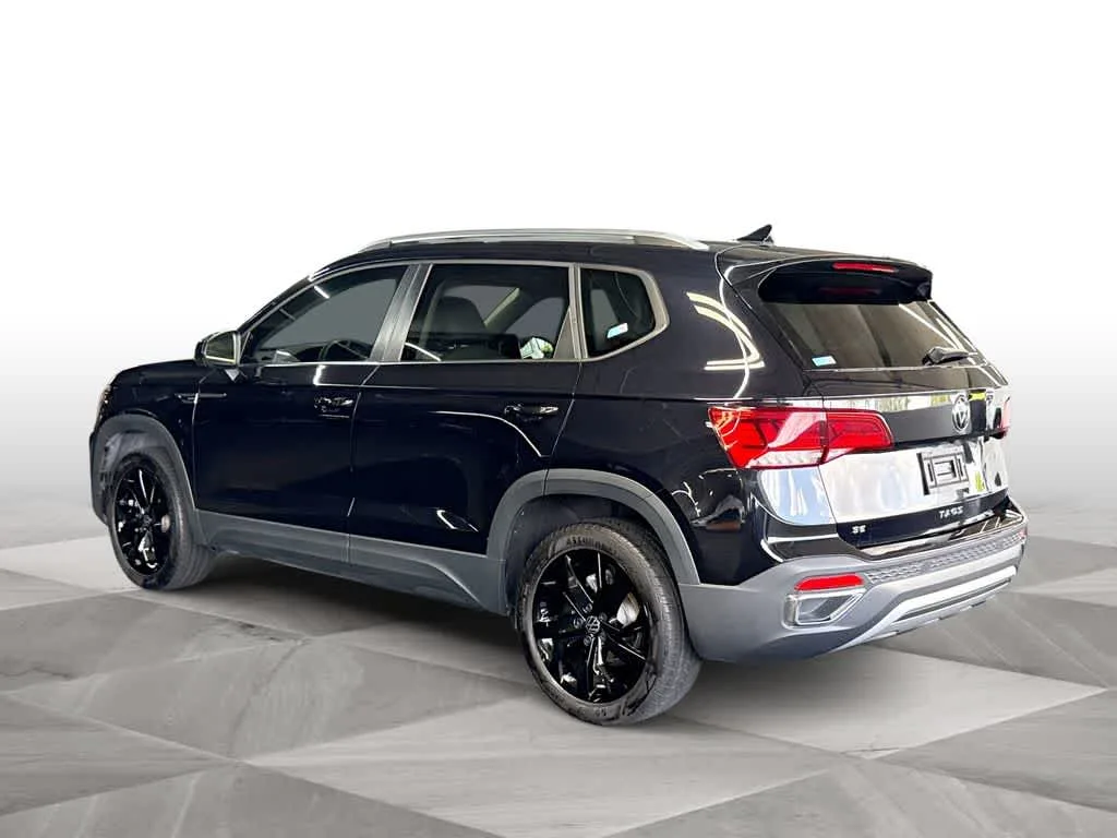 2024 Volkswagen Taos SE photo 6