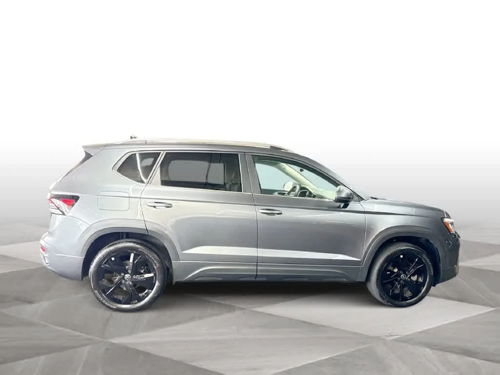 2026 Volkswagen Taos SE photo 9