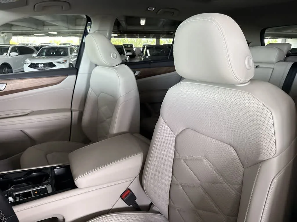 2026 Volkswagen Atlas 2.0T SE w/Technology photo 14