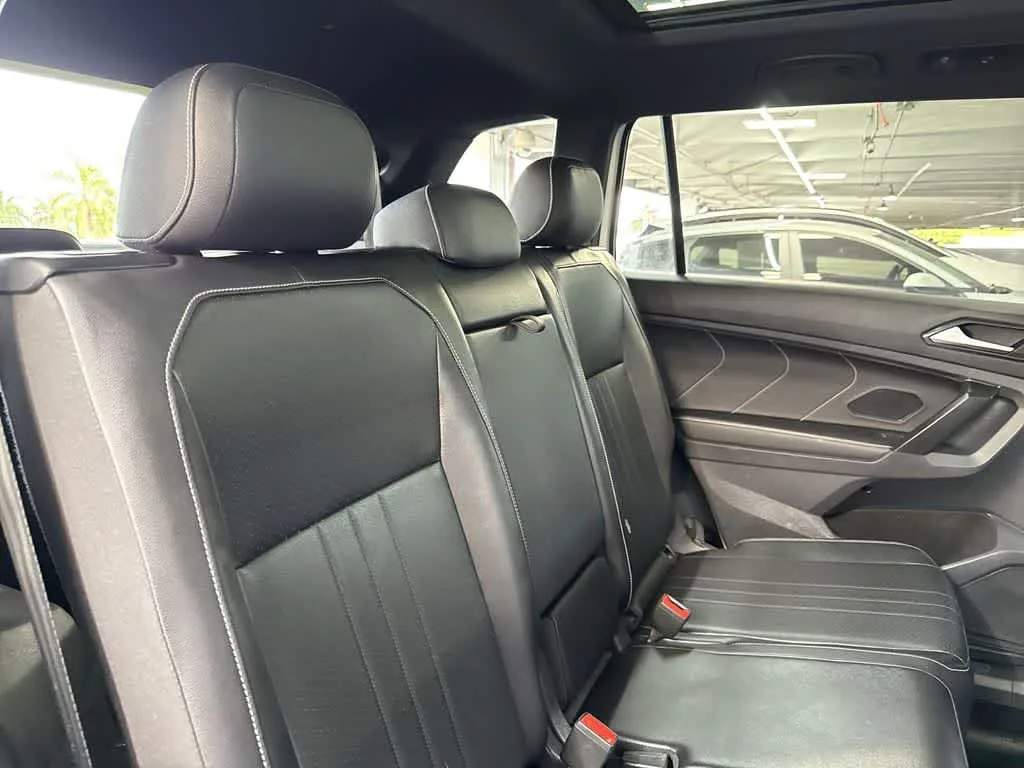 2023 Volkswagen Tiguan SE R-Line Black photo 26
