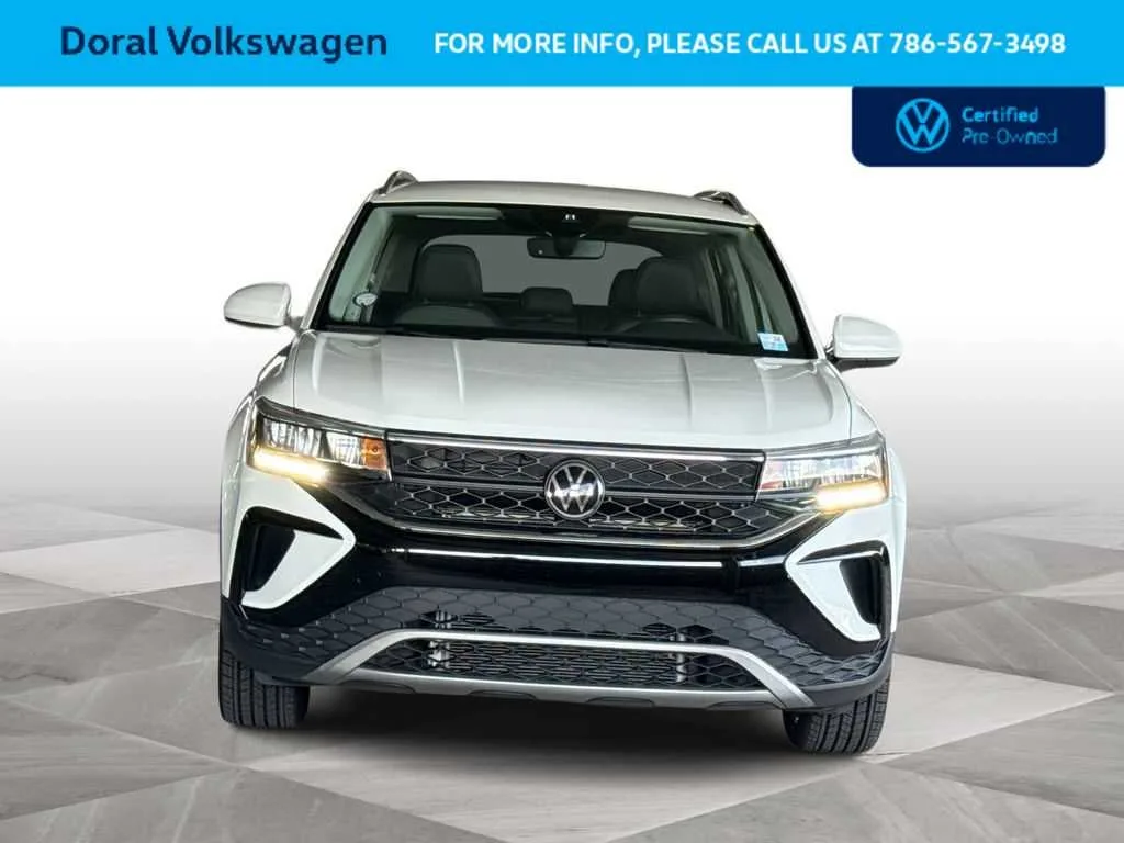 2023 Volkswagen Taos SE photo 3