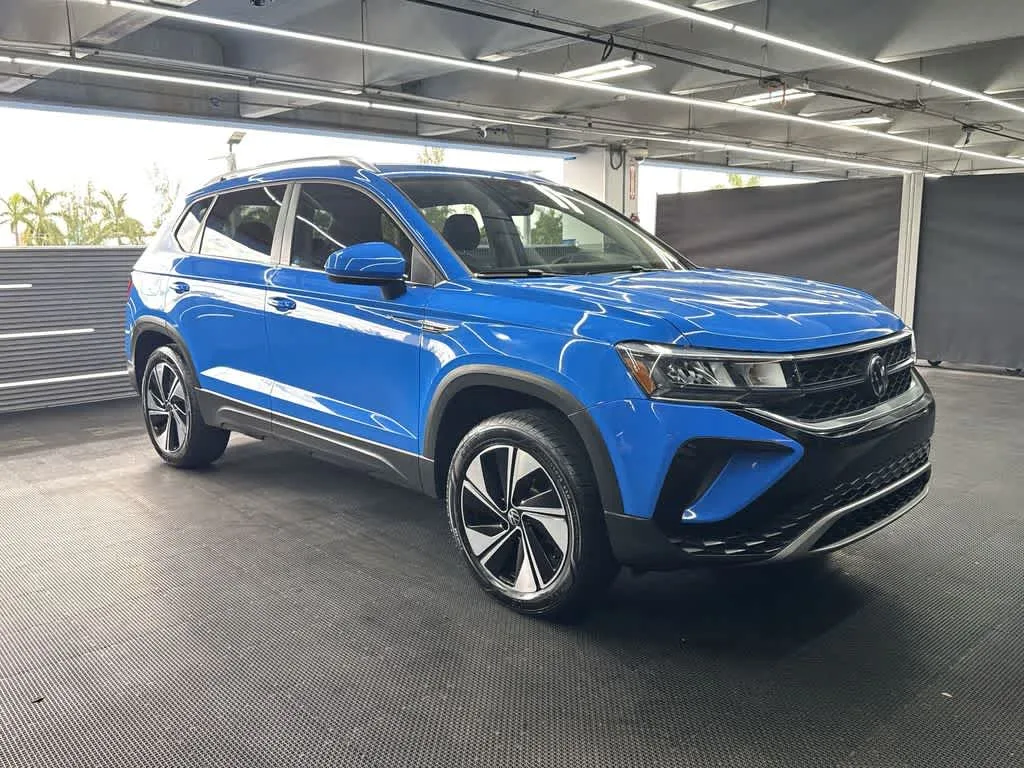 2024 Volkswagen Taos SE photo 2