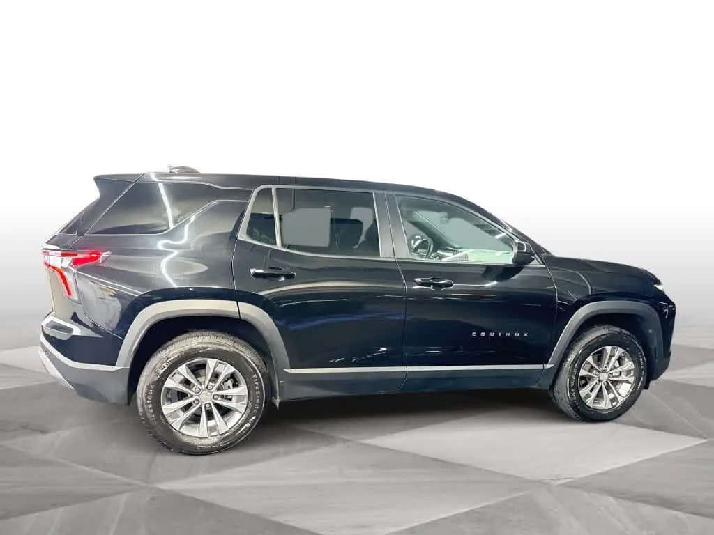 2025 Chevrolet Equinox FWD LT photo 9