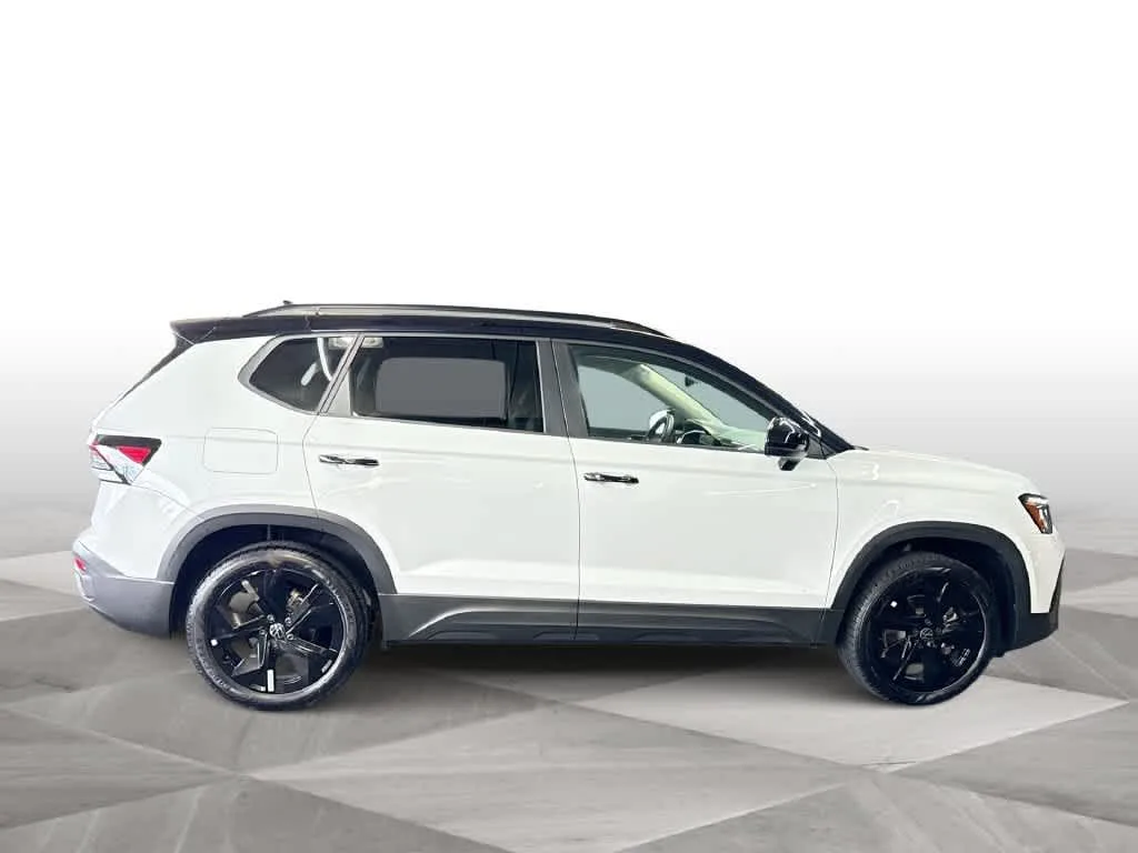2026 Volkswagen Taos SE Black photo 9
