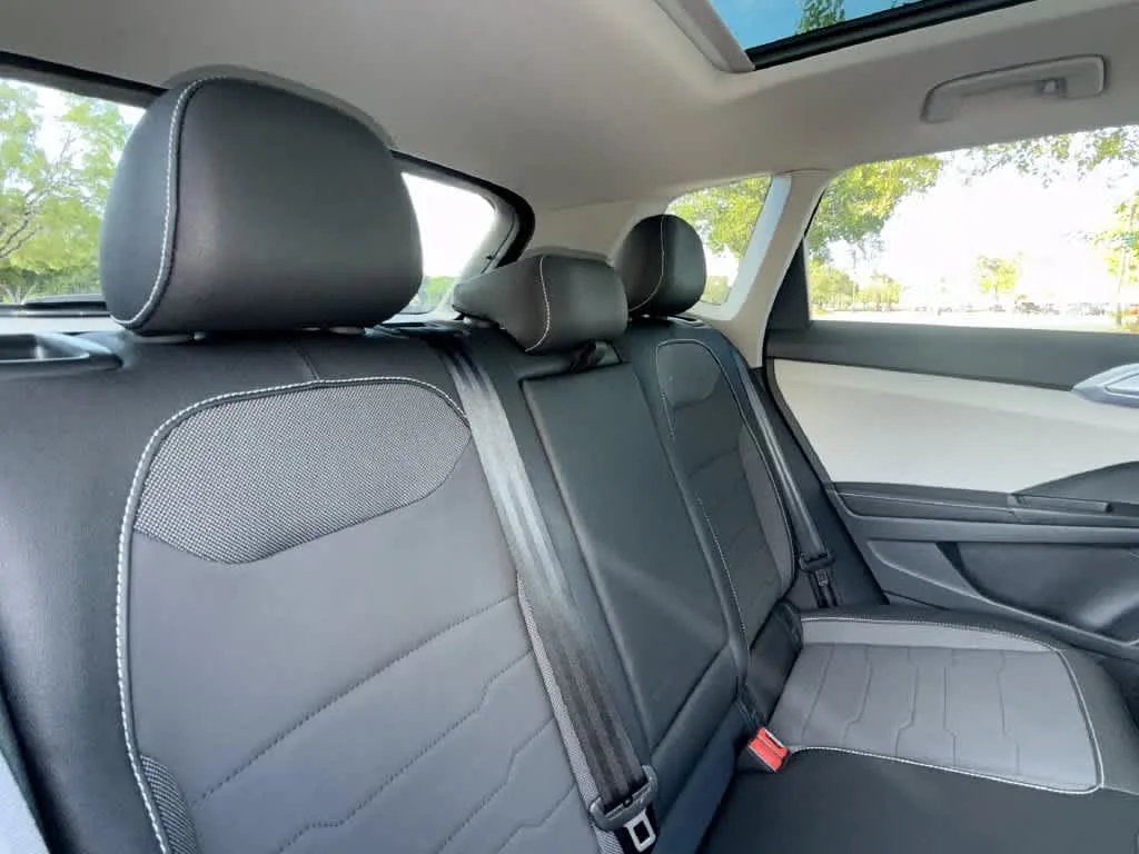 2026 Volkswagen Taos SE photo 26