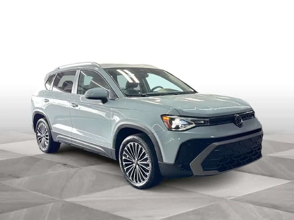 2026 Volkswagen Taos SE photo 2