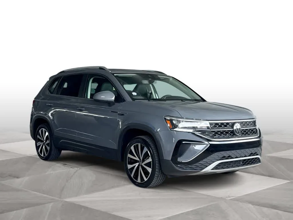 2023 Volkswagen Taos SE photo 2