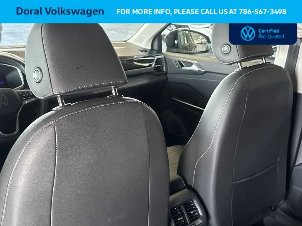 2025 Volkswagen Taos SE Black photo 23