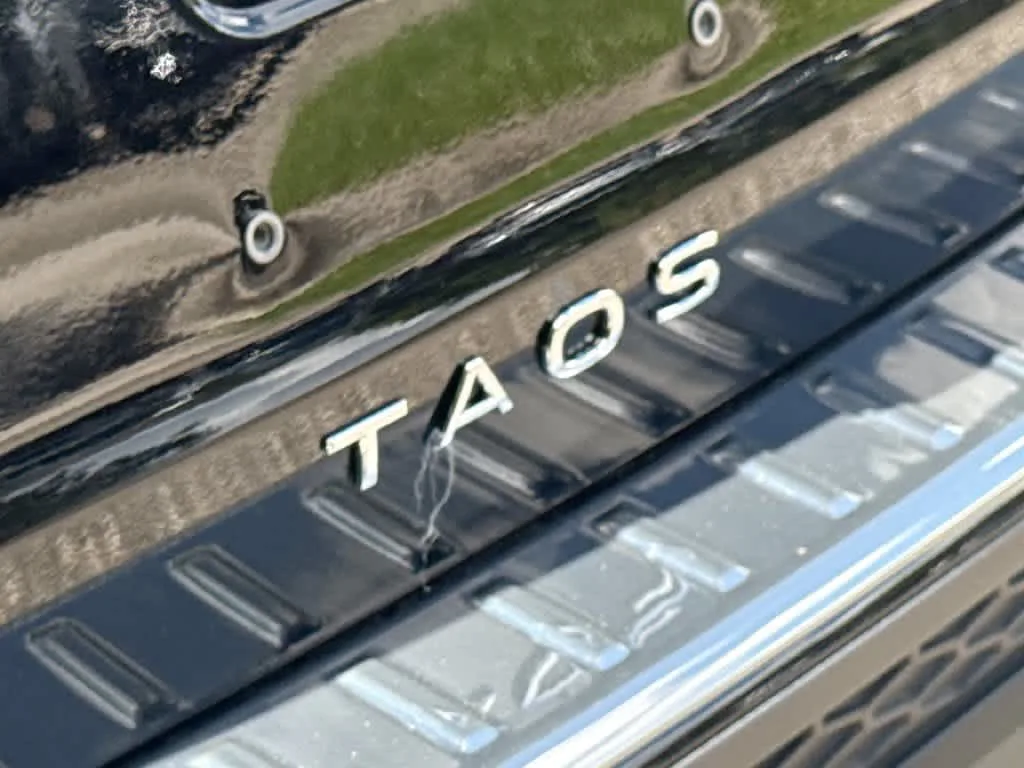 2026 Volkswagen Taos SE photo 10