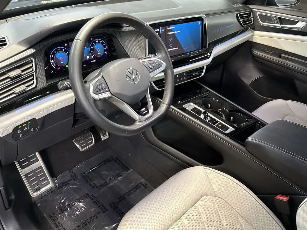 2024 Volkswagen Atlas Cross Sport 2.0T SEL Premium R-Line photo 13