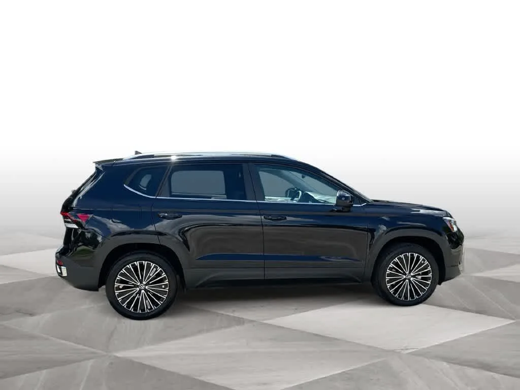 2026 Volkswagen Taos SE photo 9
