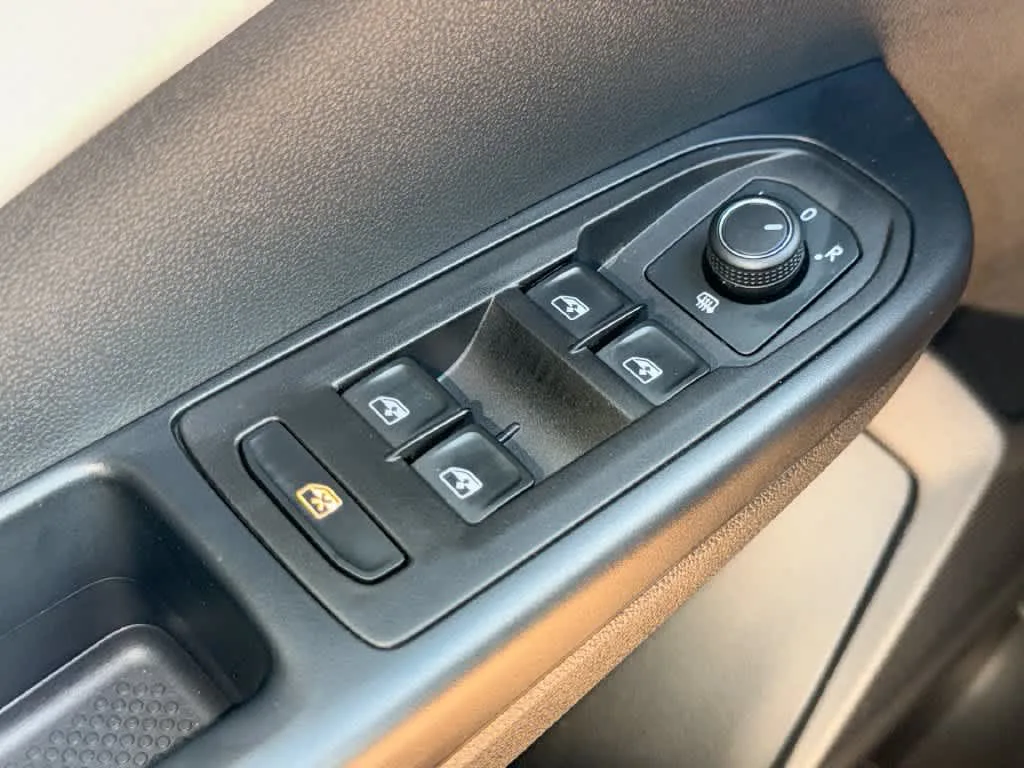 2026 Volkswagen Taos SE photo 21