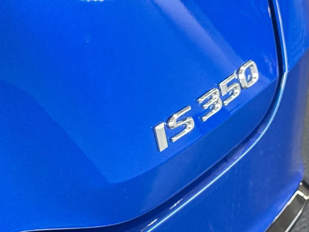2025 Lexus IS 350 F SPORT Design photo 10