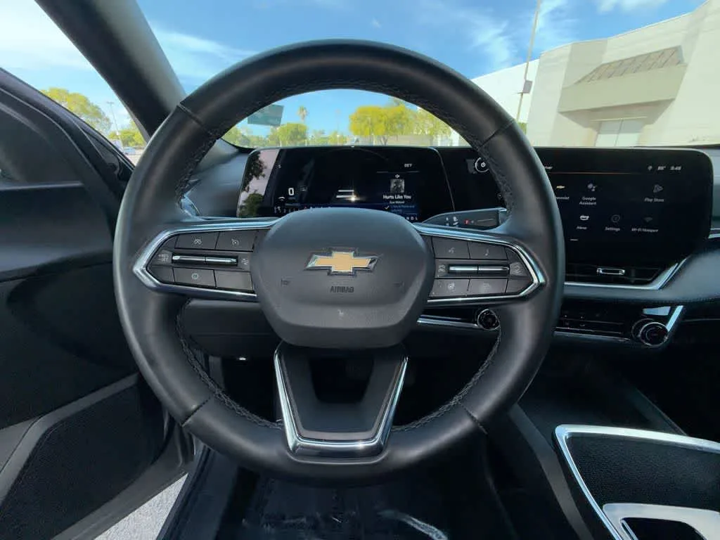 2025 Chevrolet Equinox FWD LT photo 15