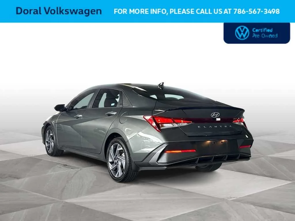 2025 Hyundai Elantra SEL Sport photo 6