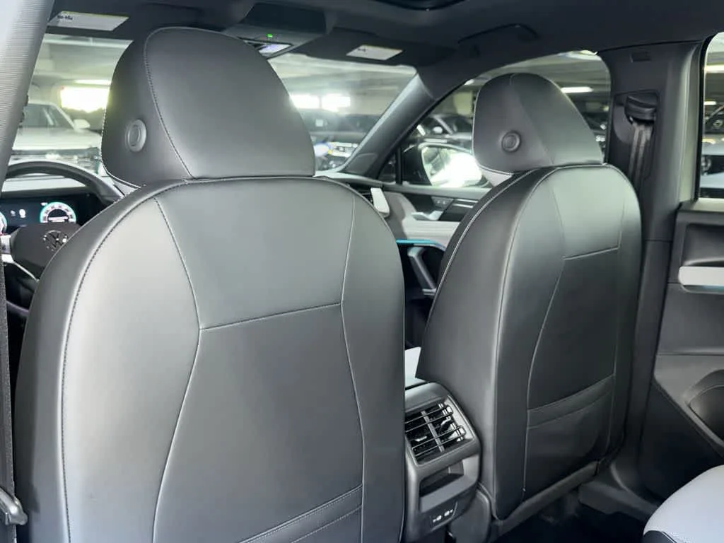 2026 Volkswagen Tiguan SE R-Line Black photo 23