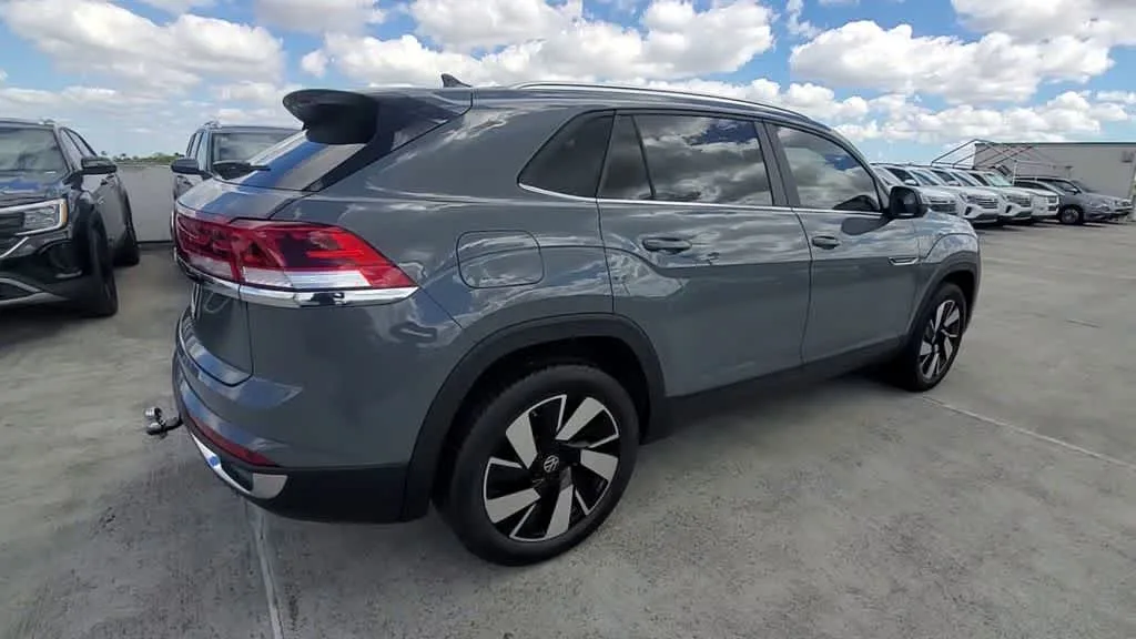 2024 Volkswagen Atlas Cross Sport 2.0T SE w/Technology photo 8