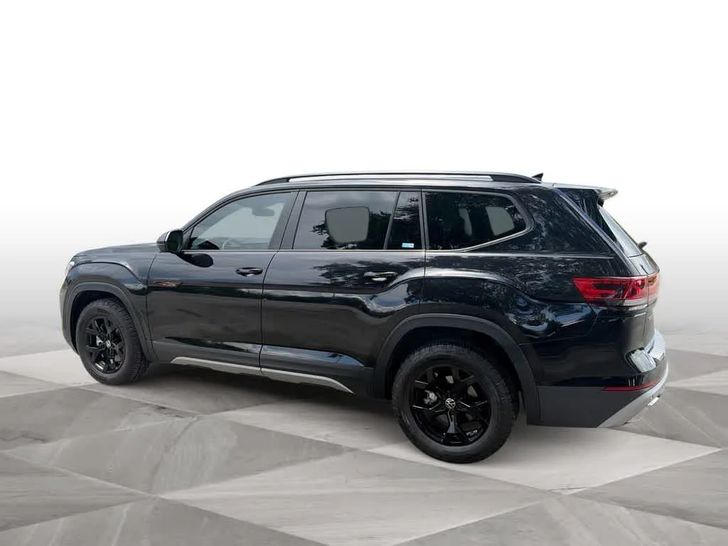 2024 Volkswagen Atlas 2.0T Peak Edition SEL photo 5
