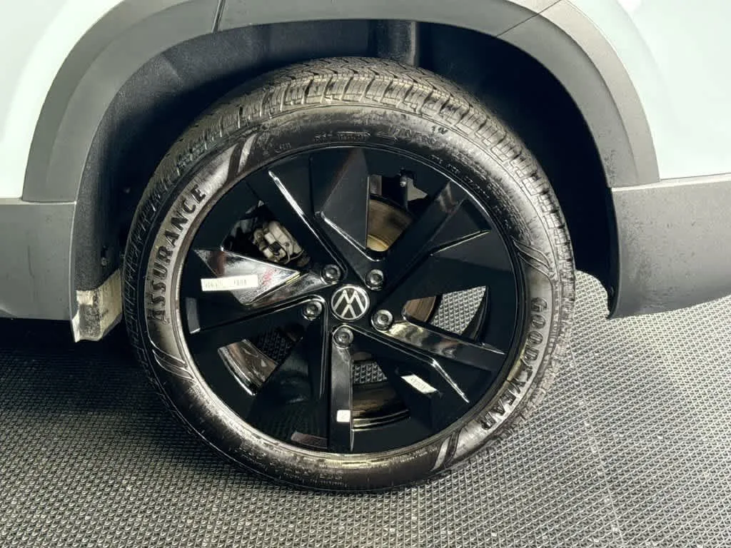 2026 Volkswagen Taos SE Black photo 11
