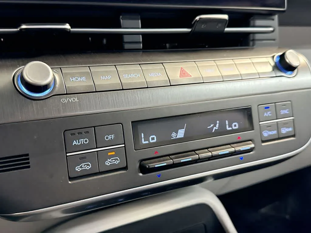 2024 Hyundai Kona SEL photo 19