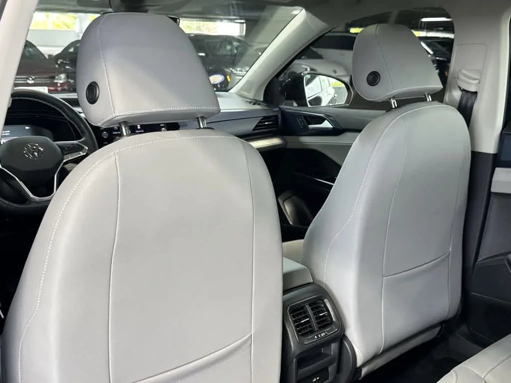 2024 Volkswagen Taos SE photo 23