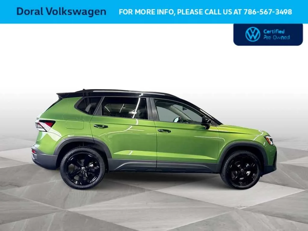 2025 Volkswagen Taos SE Black photo 9