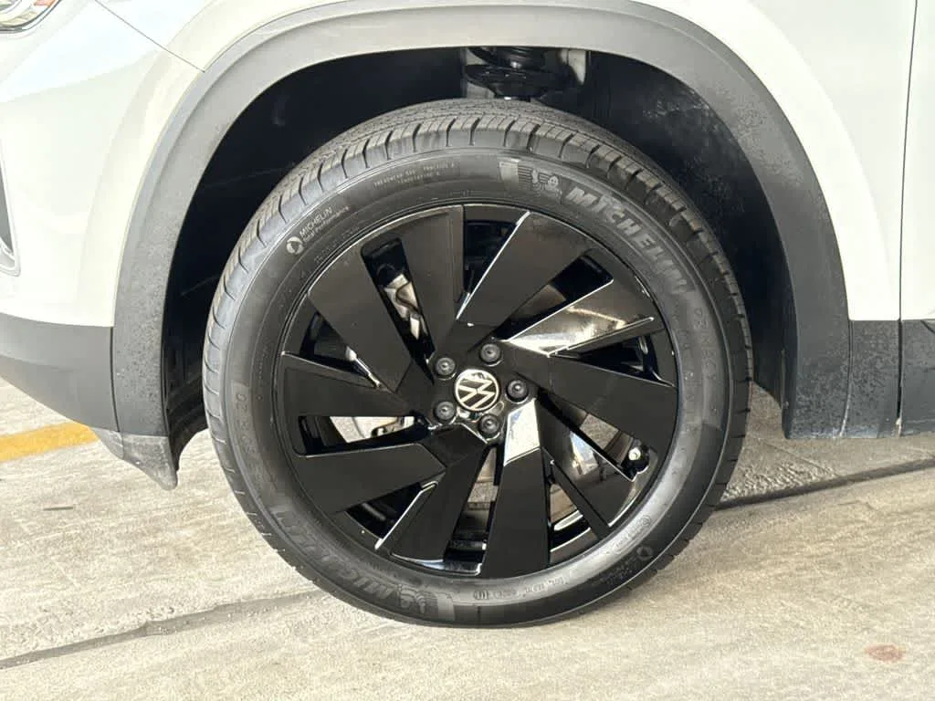 2024 Volkswagen Atlas 2.0T SE w/Technology photo 11