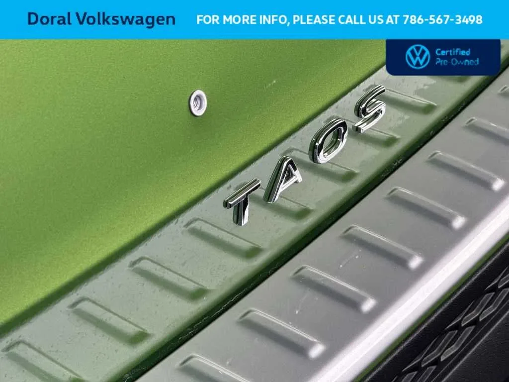2025 Volkswagen Taos SE Black photo 10