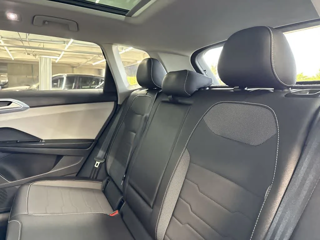 2026 Volkswagen Taos SE photo 22