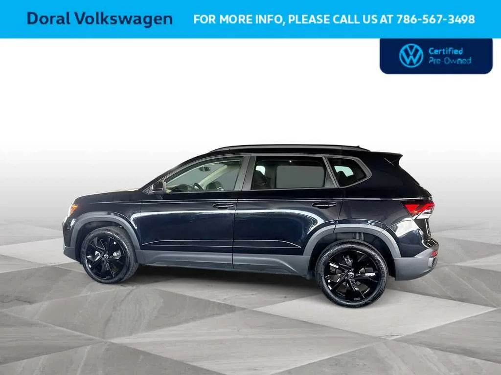 2025 Volkswagen Taos SE Black photo 5