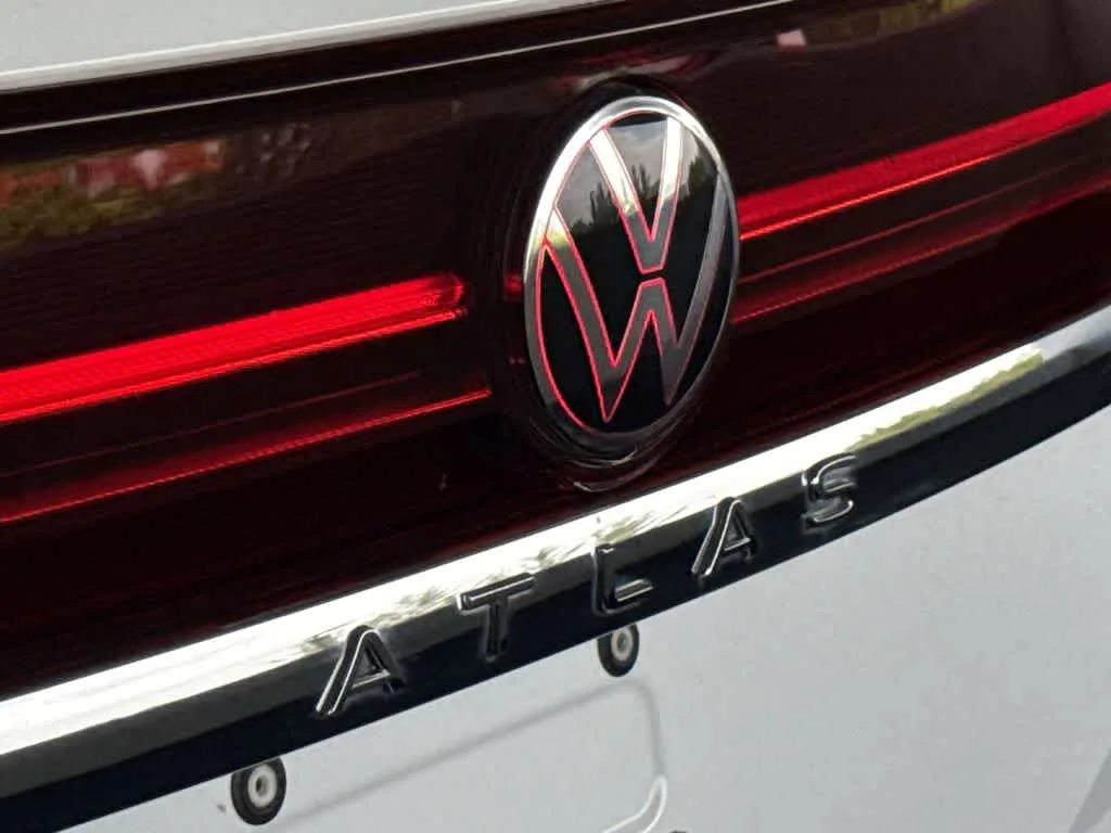 2024 Volkswagen Atlas 2.0T SE w/Technology photo 10
