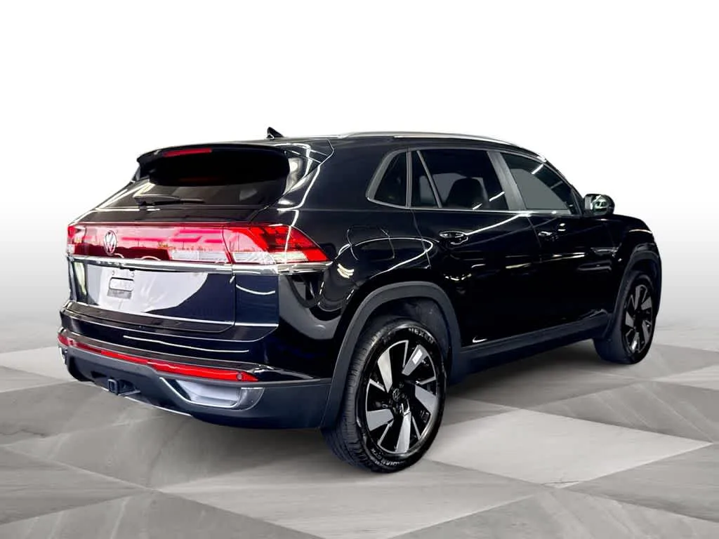 2026 Volkswagen Atlas Cross Sport 2.0T SE w/Technology photo 8