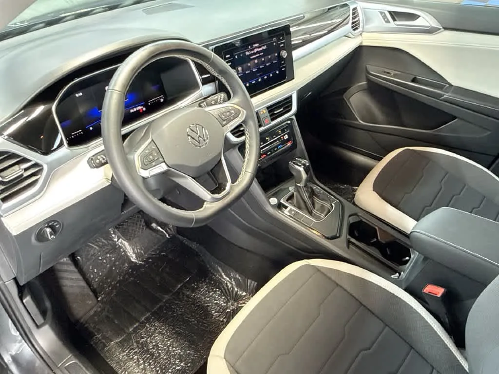 2026 Volkswagen Taos SE photo 13
