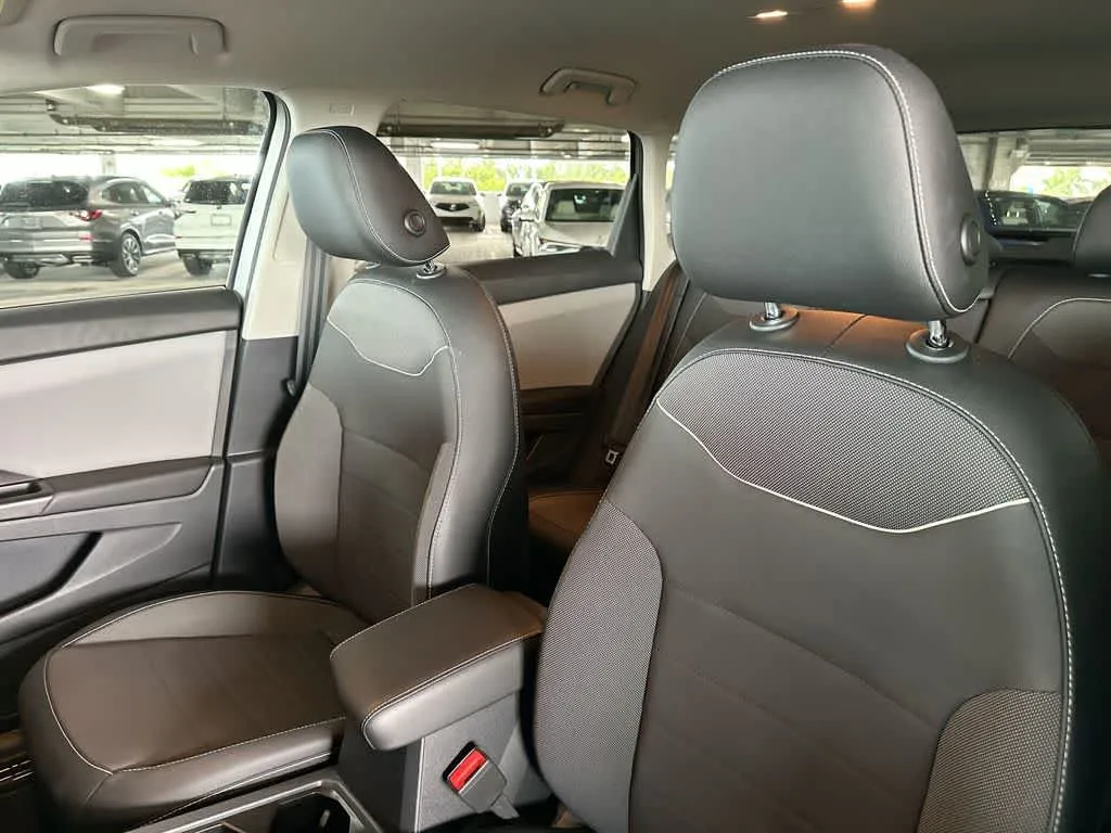 2023 Volkswagen Taos SE photo 14