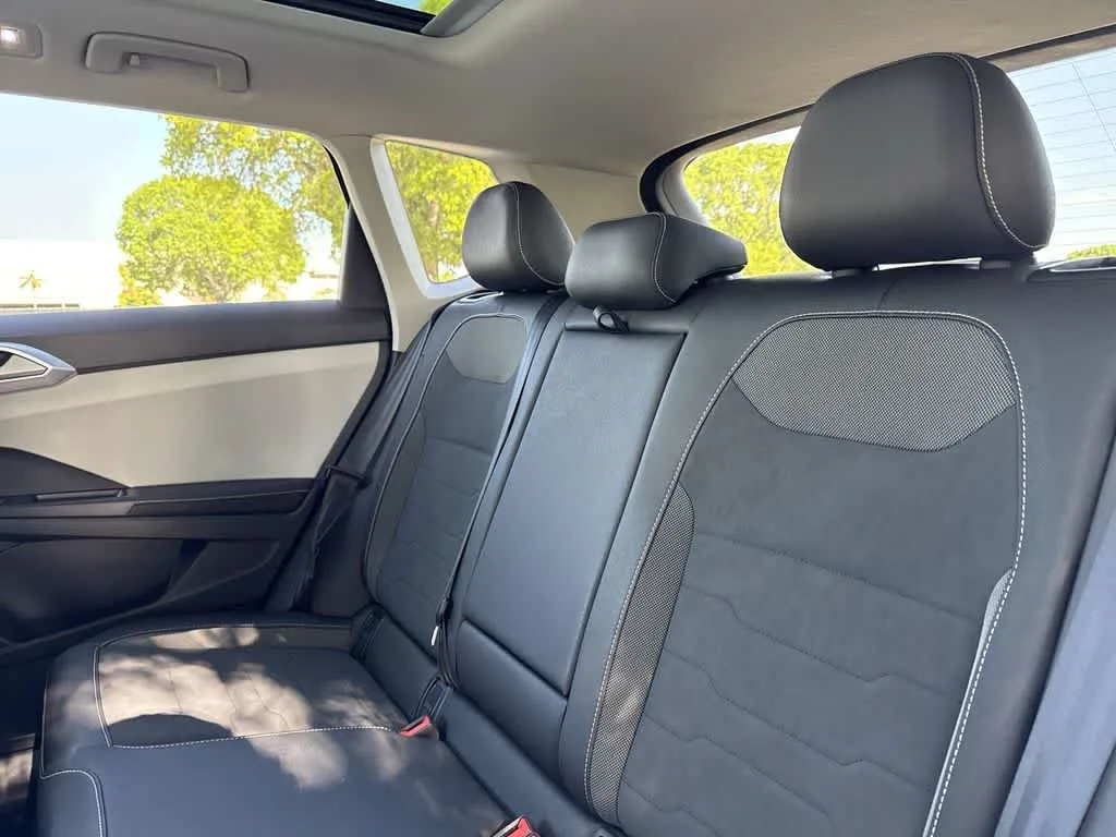 2026 Volkswagen Taos SE photo 22