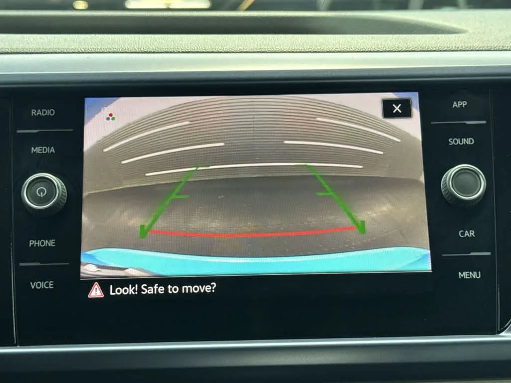 2024 Volkswagen Taos SE photo 25