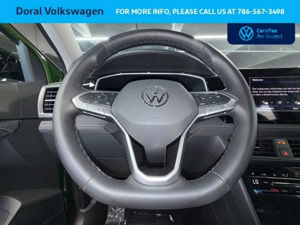 2025 Volkswagen Taos SE Black photo 15