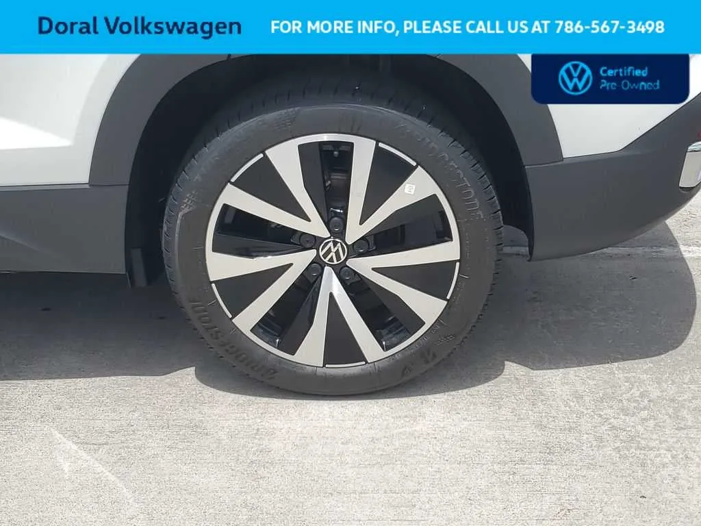 2024 Volkswagen Taos SE photo 17