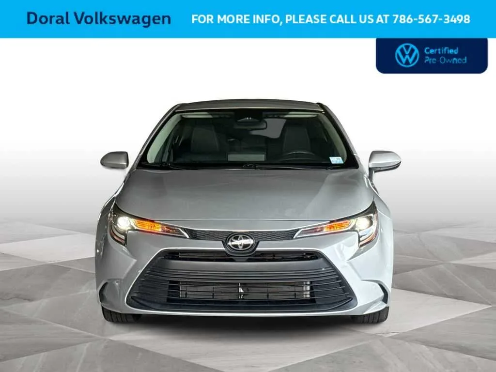 2023 Toyota Corolla LE photo 3